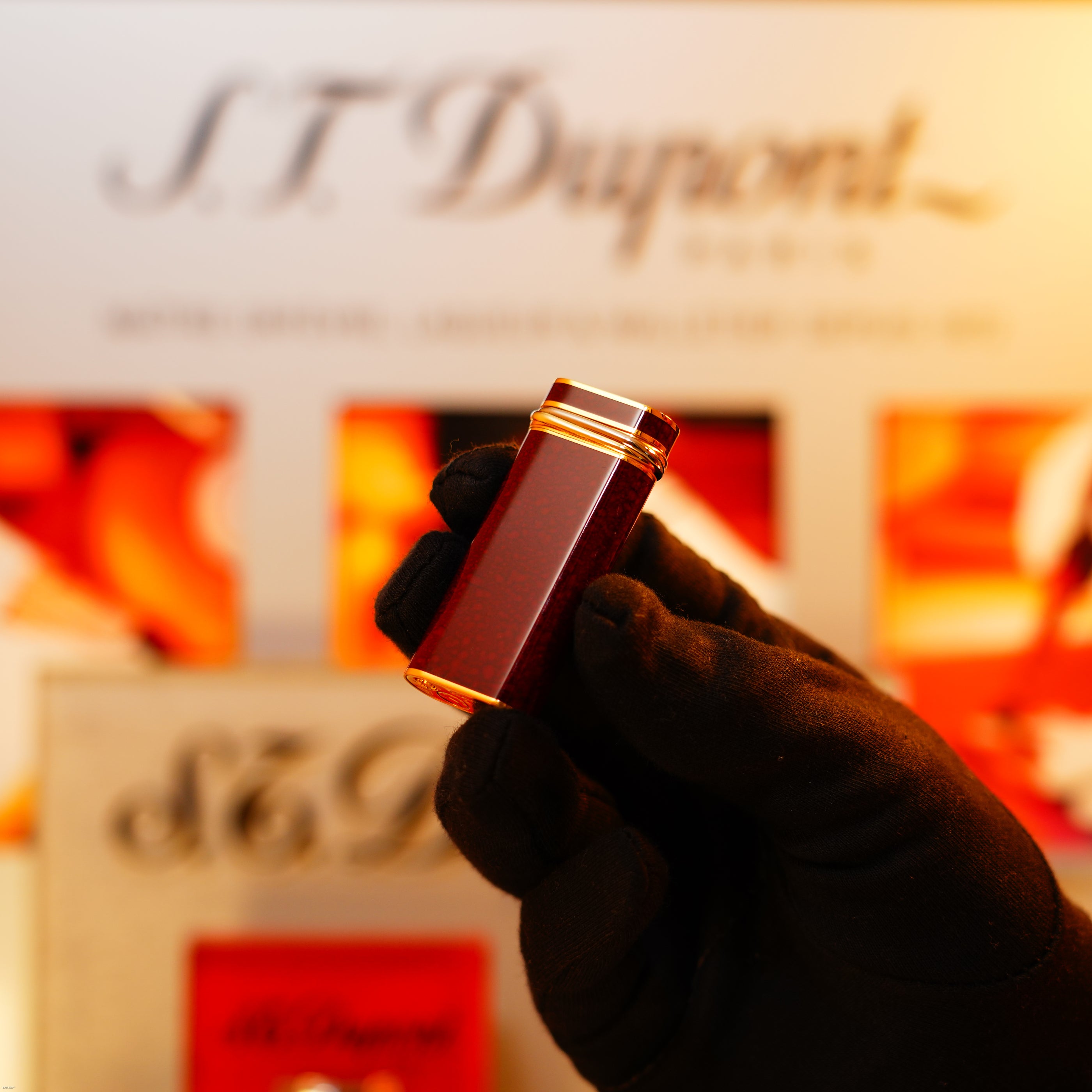 Vintage 1980 Cartier Mini “Pentagon” Lighter – Red Marble Natural Lacquer with 24K Gold Finish & 18K Trinity Ring, Rare Collector Piece