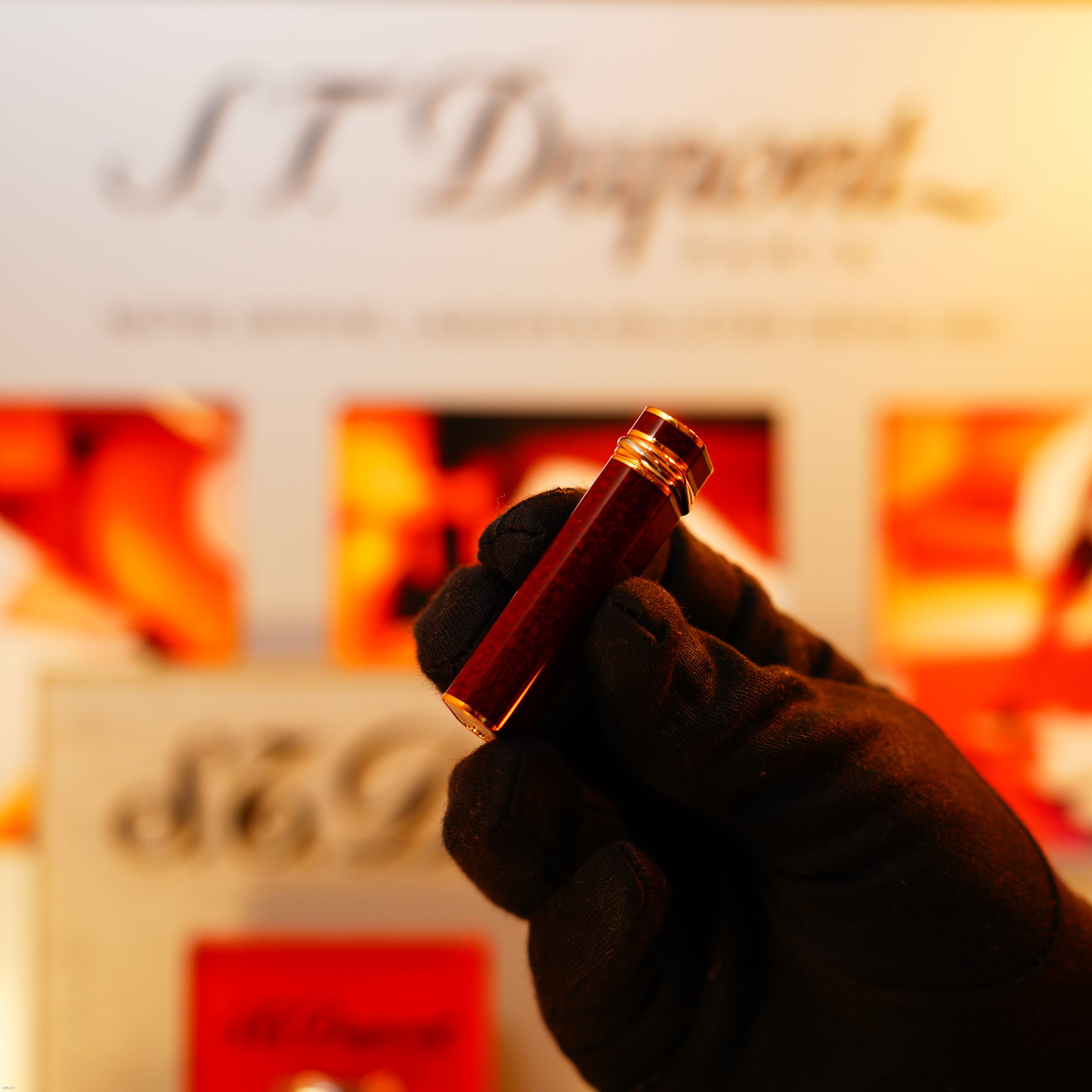 Vintage 1980 Cartier Mini “Pentagon” Lighter – Red Marble Natural Lacquer with 24K Gold Finish & 18K Trinity Ring, Rare Collector Piece