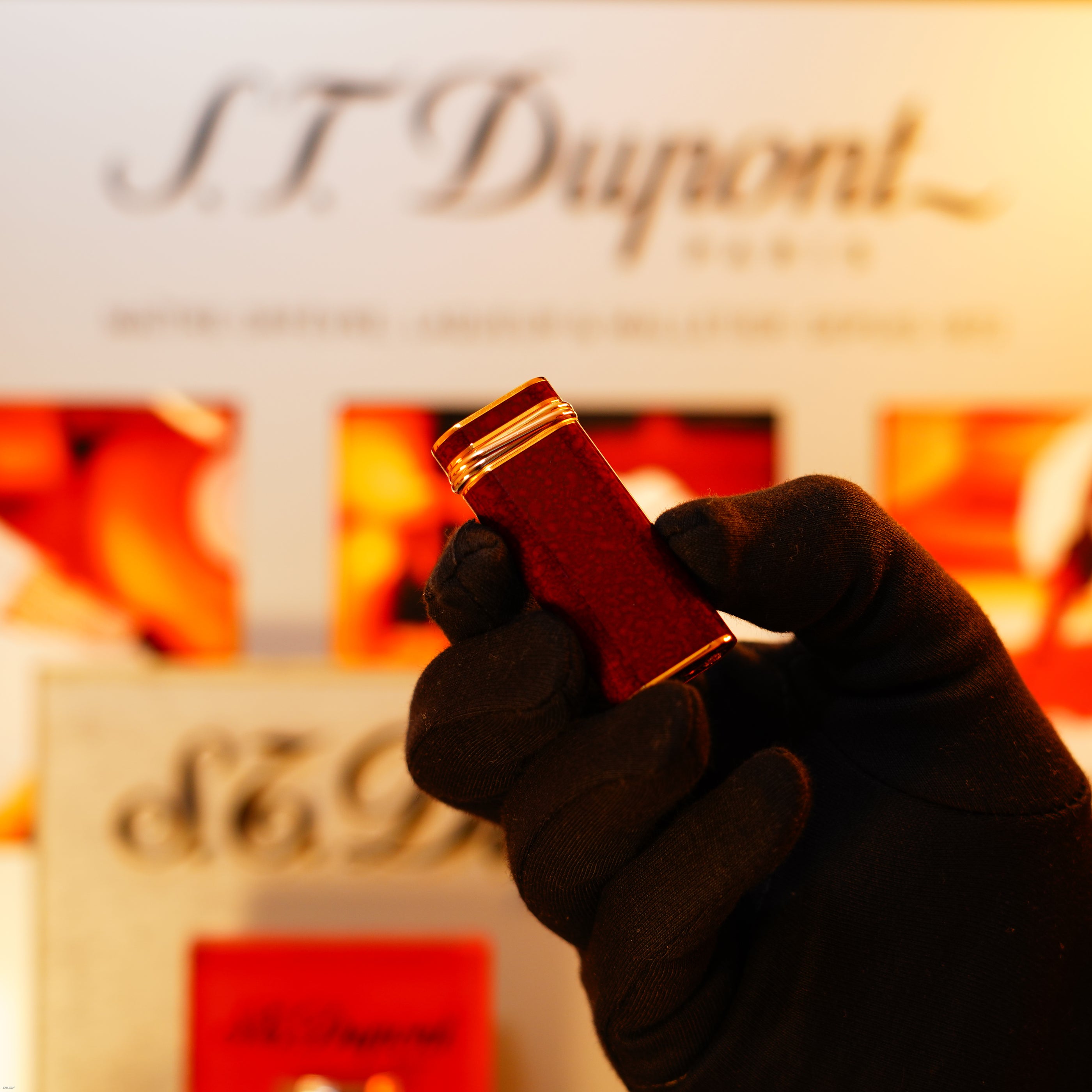 Vintage 1980 Cartier Mini “Pentagon” Lighter – Red Marble Natural Lacquer with 24K Gold Finish & 18K Trinity Ring, Rare Collector Piece