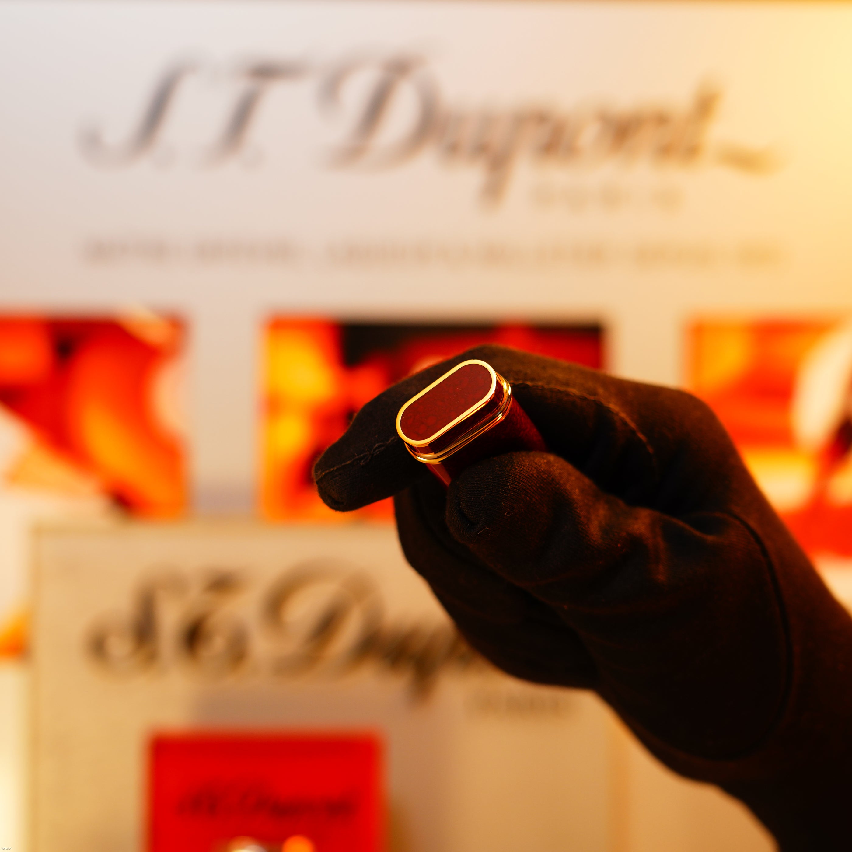 Vintage 1980 Cartier Mini “Pentagon” Lighter – Red Marble Natural Lacquer with 24K Gold Finish & 18K Trinity Ring, Rare Collector Piece