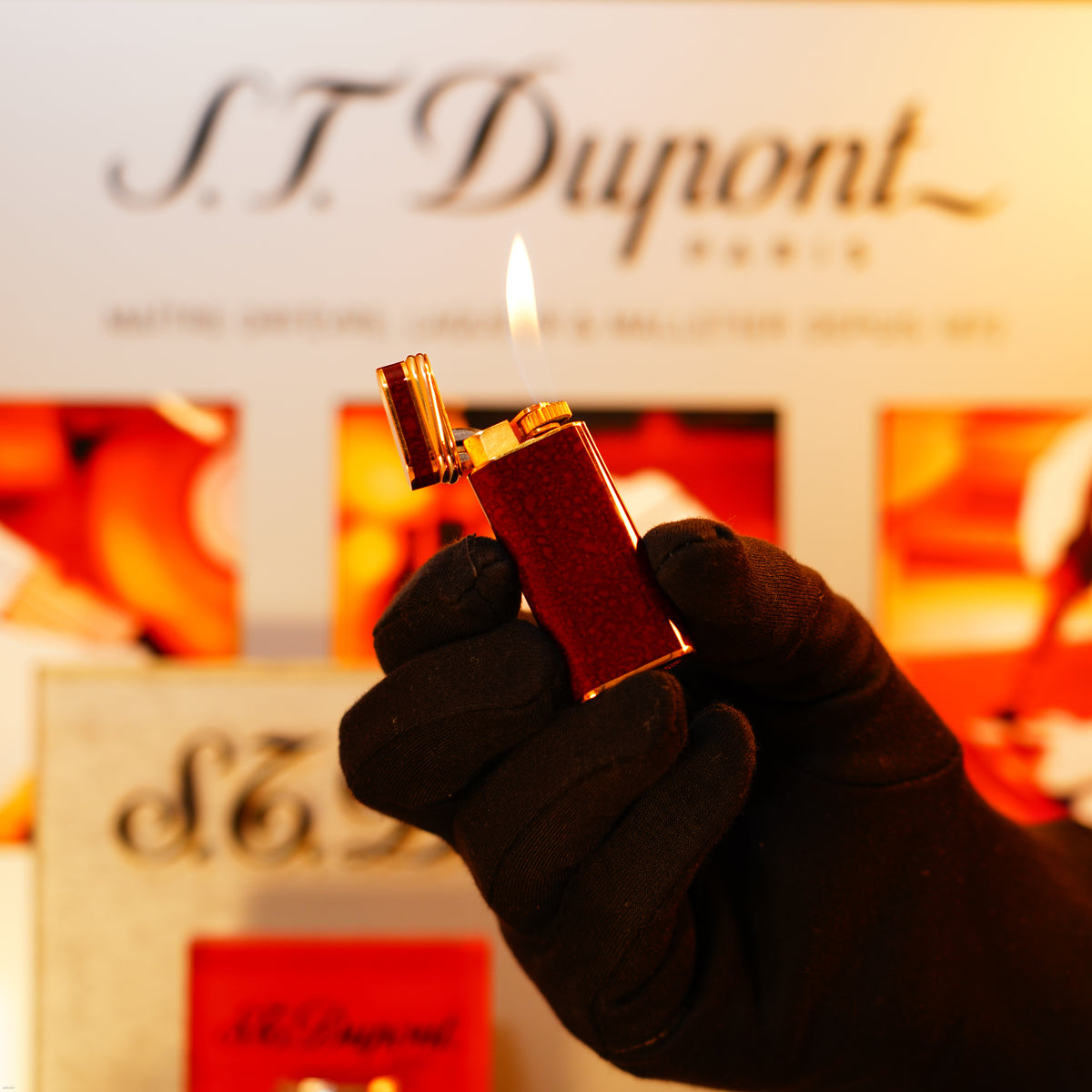 Vintage 1980 Cartier Mini “Pentagon” Lighter – Red Marble Natural Lacquer with 24K Gold Finish & 18K Trinity Ring, Rare Collector Piece