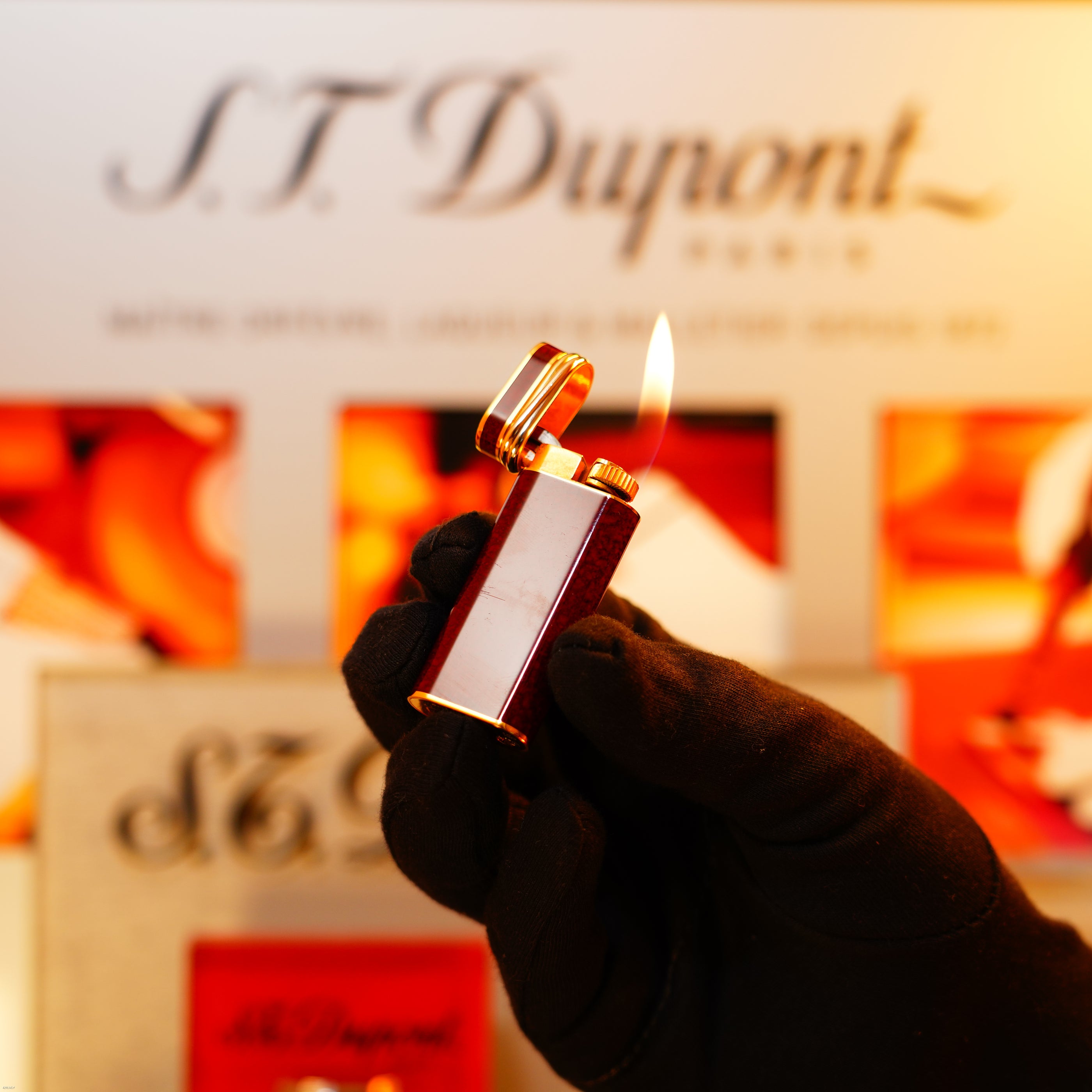 Vintage 1980 Cartier Mini “Pentagon” Lighter – Red Marble Natural Lacquer with 24K Gold Finish & 18K Trinity Ring, Rare Collector Piece