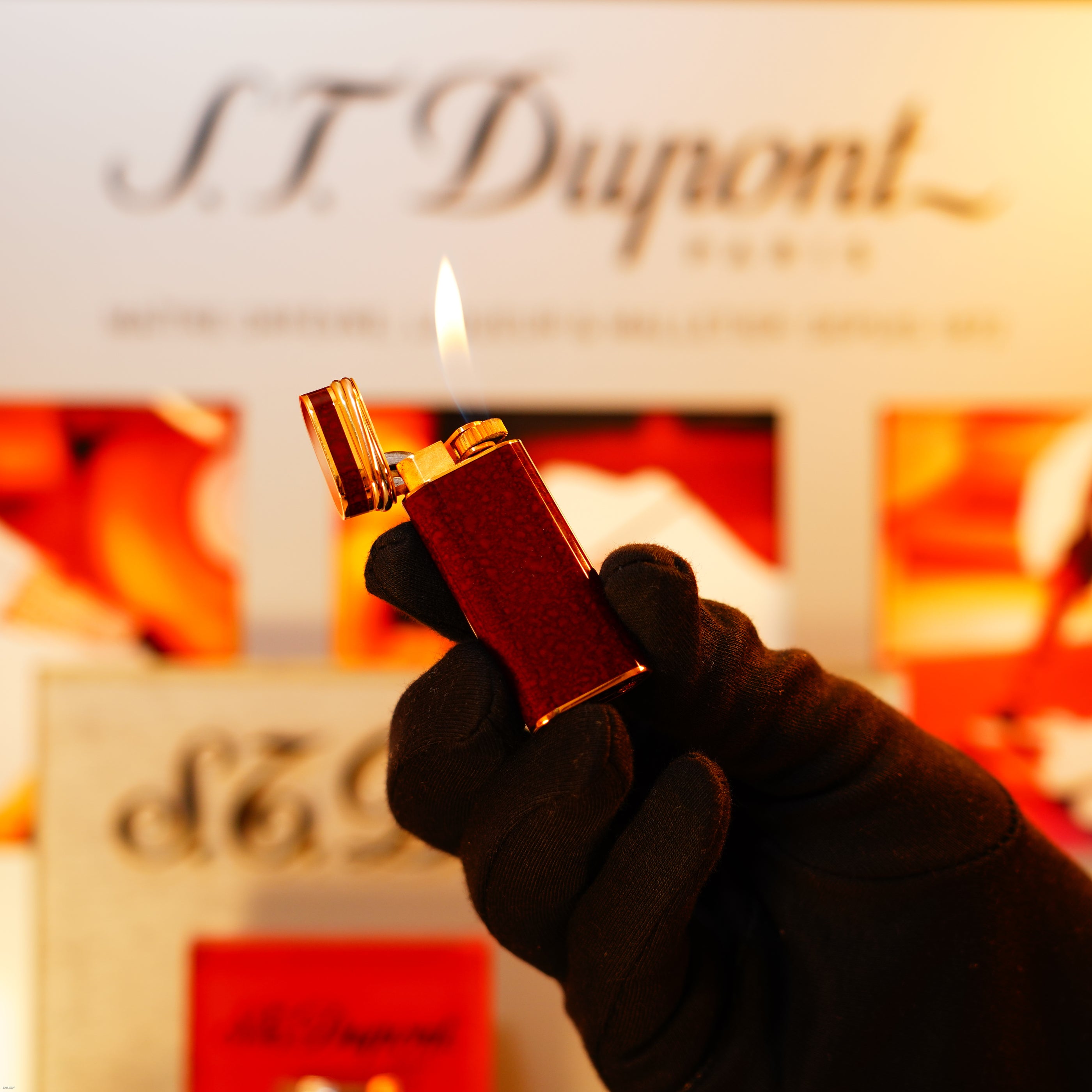 Vintage 1980 Cartier Mini “Pentagon” Lighter – Red Marble Natural Lacquer with 24K Gold Finish & 18K Trinity Ring, Rare Collector Piece