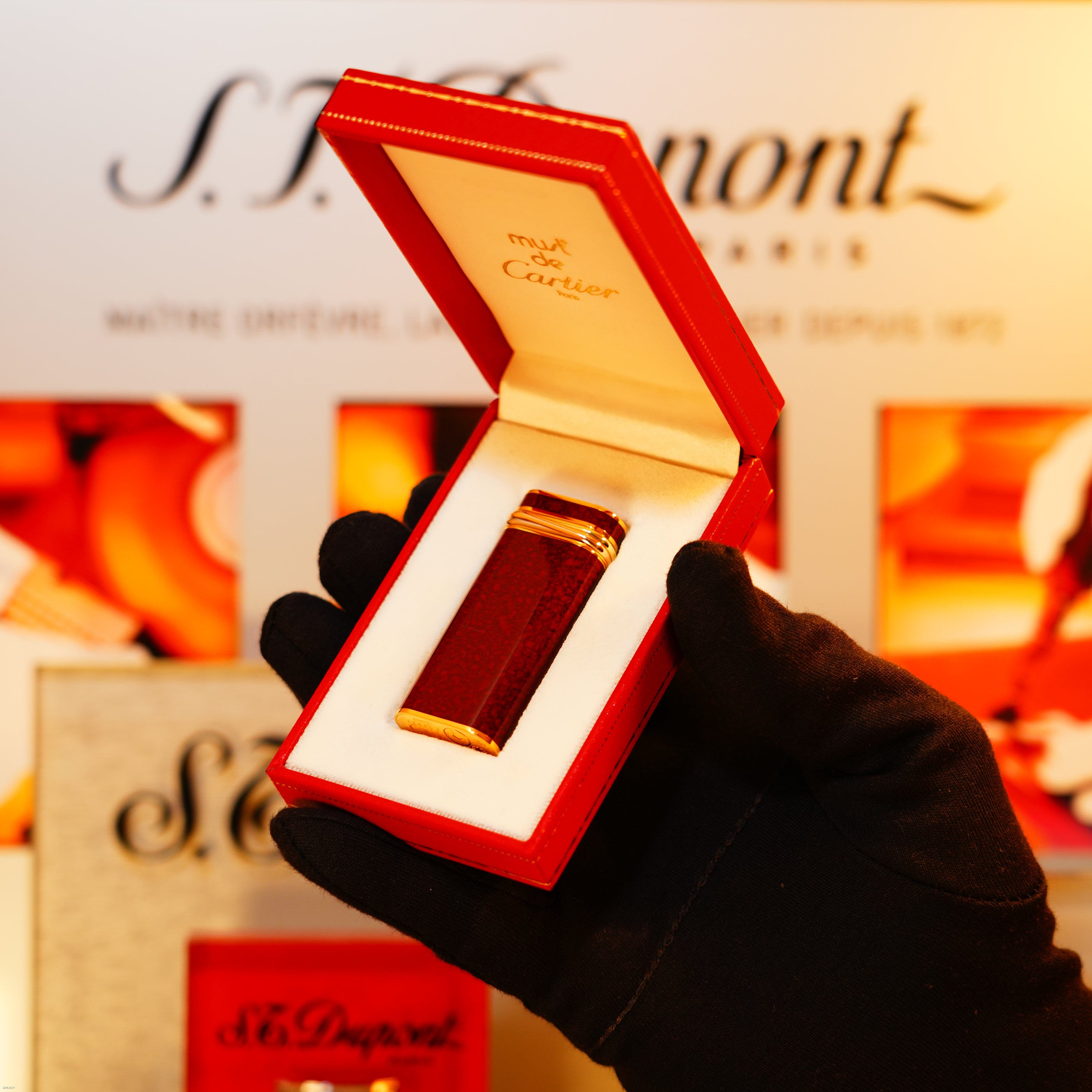 Vintage 1980 Cartier Mini “Pentagon” Lighter – Red Marble Natural Lacquer with 24K Gold Finish & 18K Trinity Ring, Rare Collector Piece