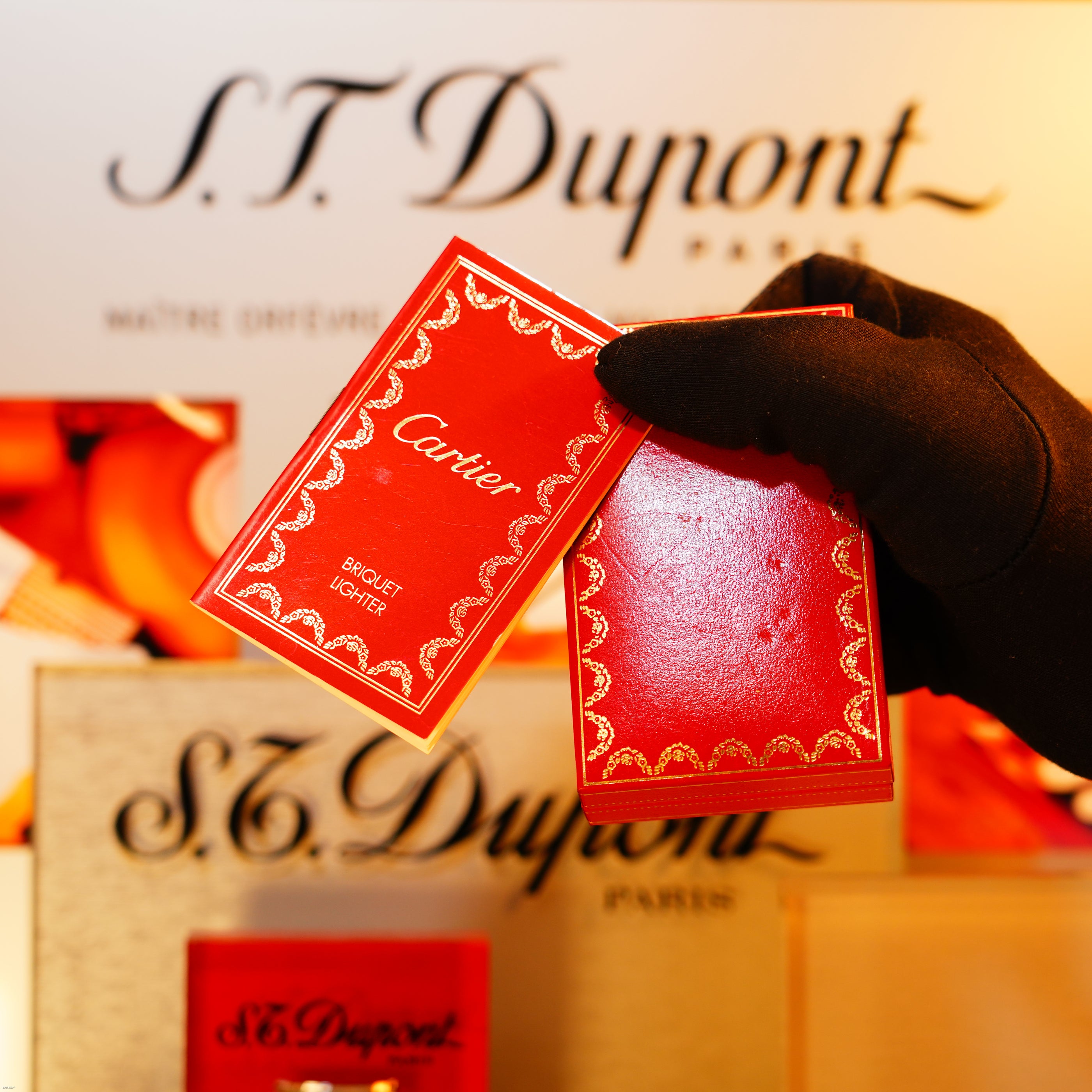 Vintage 1980 Cartier Mini “Pentagon” Lighter – Red Marble Natural Lacquer with 24K Gold Finish & 18K Trinity Ring, Rare Collector Piece