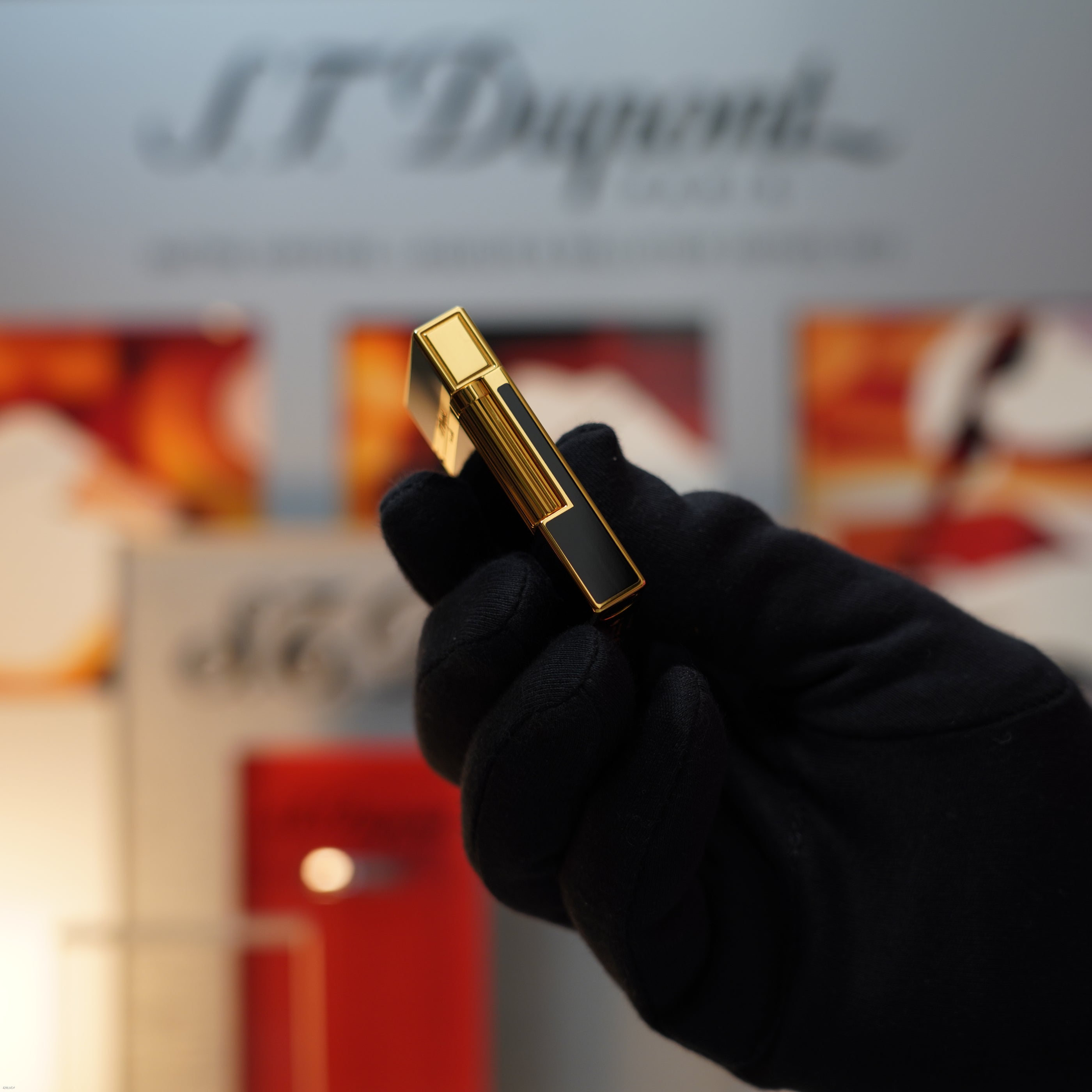 Vintage Late 1990s S.T. Dupont Montparnasse Heavy 24k Gold Finish Black Lacquer Large Ligne 2 Lighter