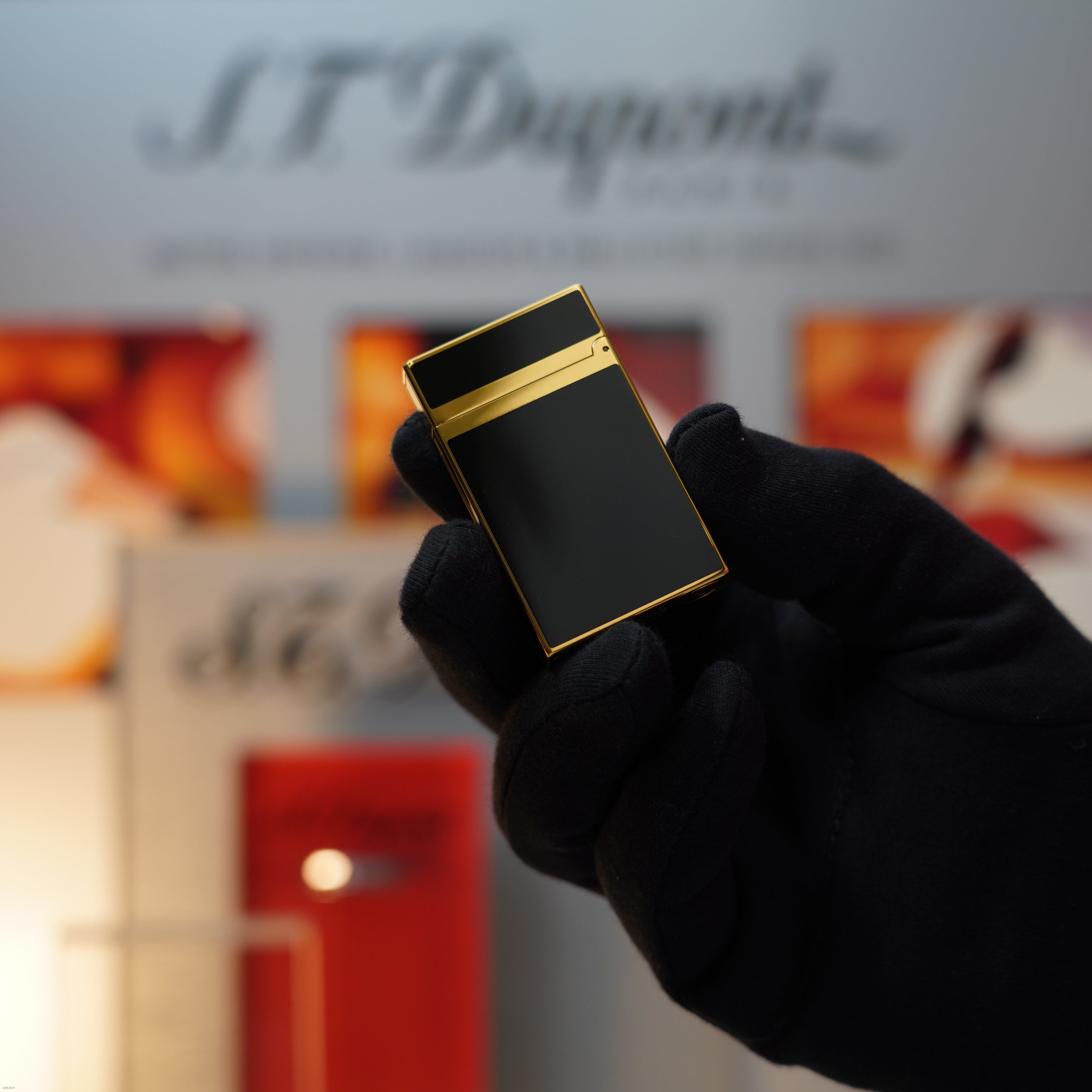 Vintage Late 1990s S.T. Dupont Montparnasse Heavy 24k Gold Finish Black Lacquer Large Ligne 2 Lighter