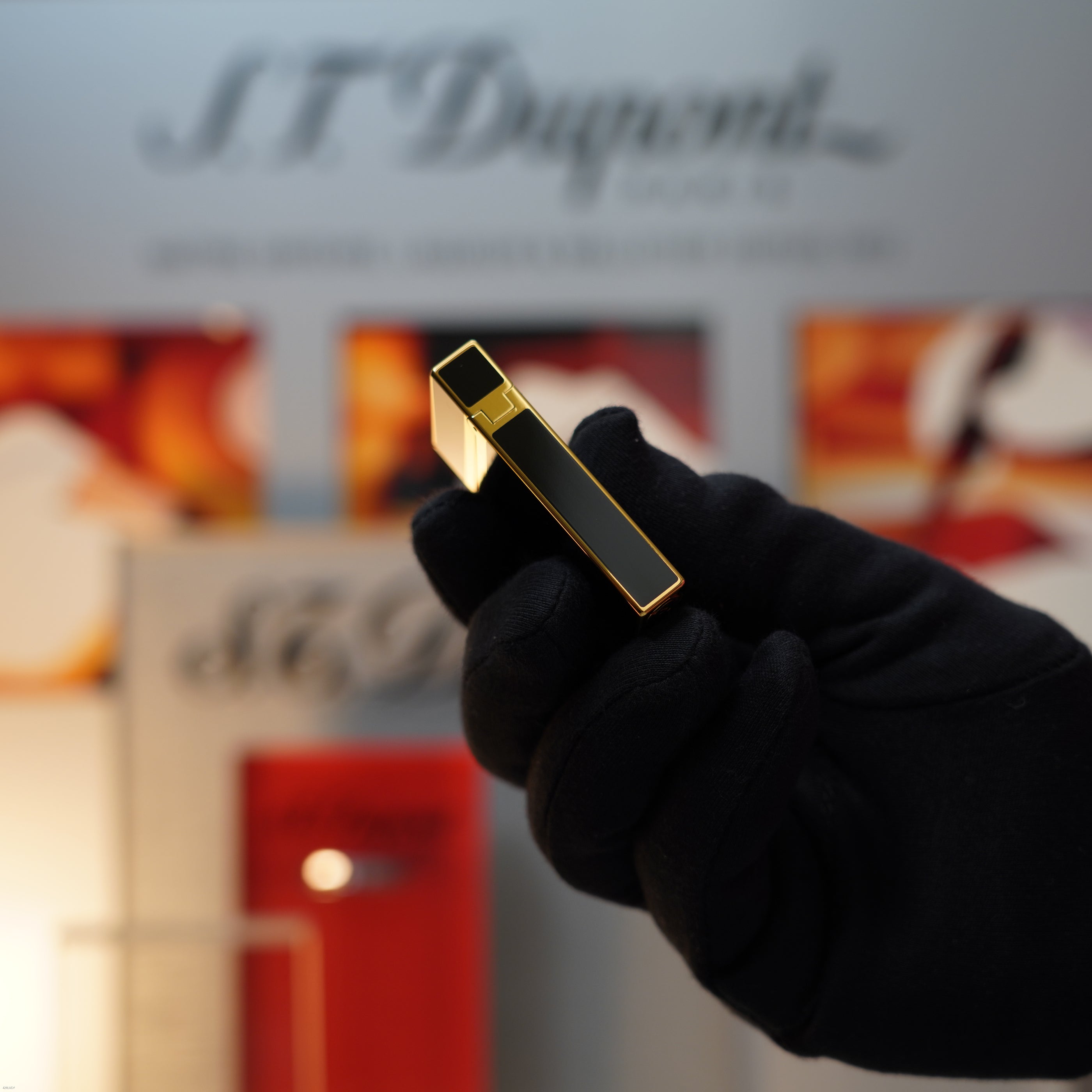 Vintage Late 1990s S.T. Dupont Montparnasse Heavy 24k Gold Finish Black Lacquer Large Ligne 2 Lighter