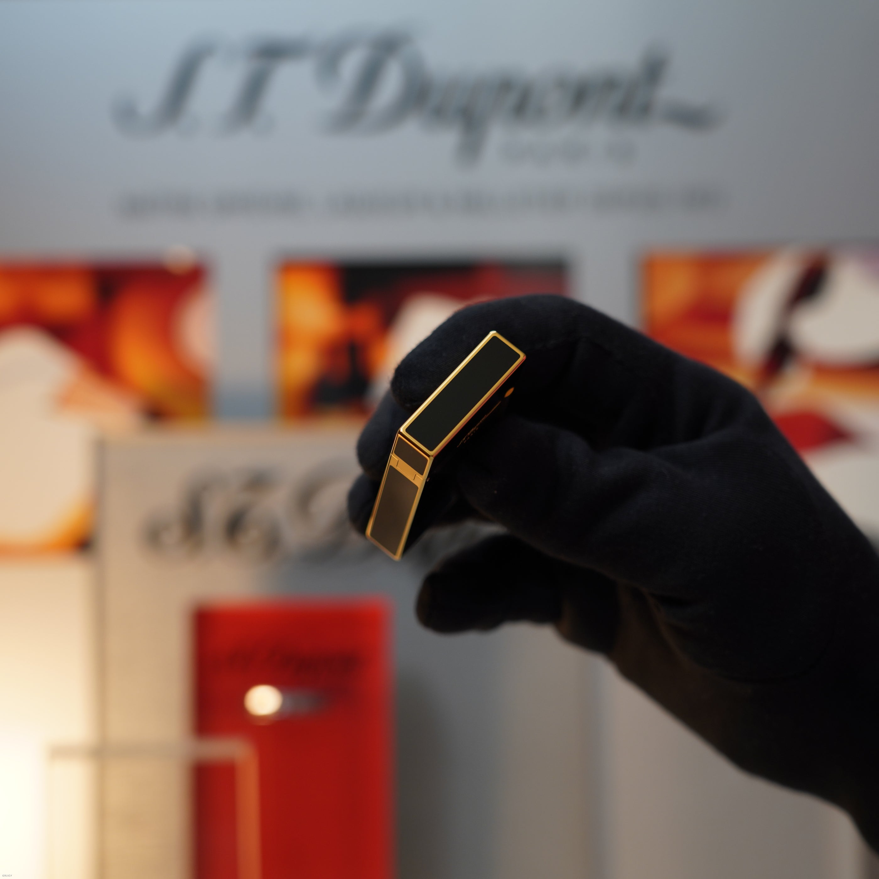 Vintage Late 1990s S.T. Dupont Montparnasse Heavy 24k Gold Finish Black Lacquer Large Ligne 2 Lighter