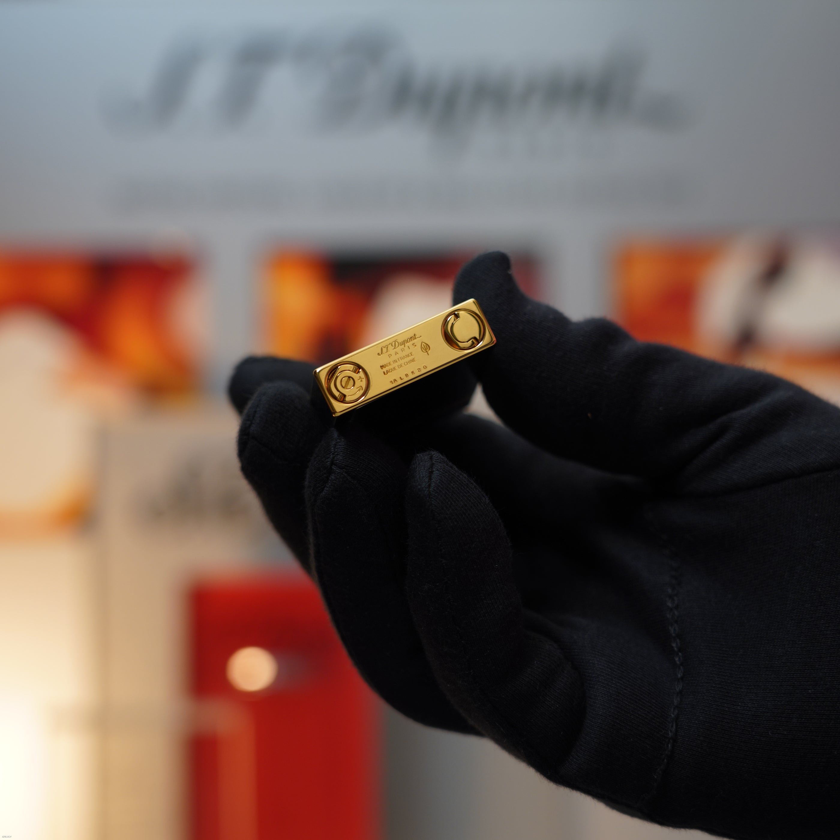 Vintage Late 1990s S.T. Dupont Montparnasse Heavy 24k Gold Finish Black Lacquer Large Ligne 2 Lighter