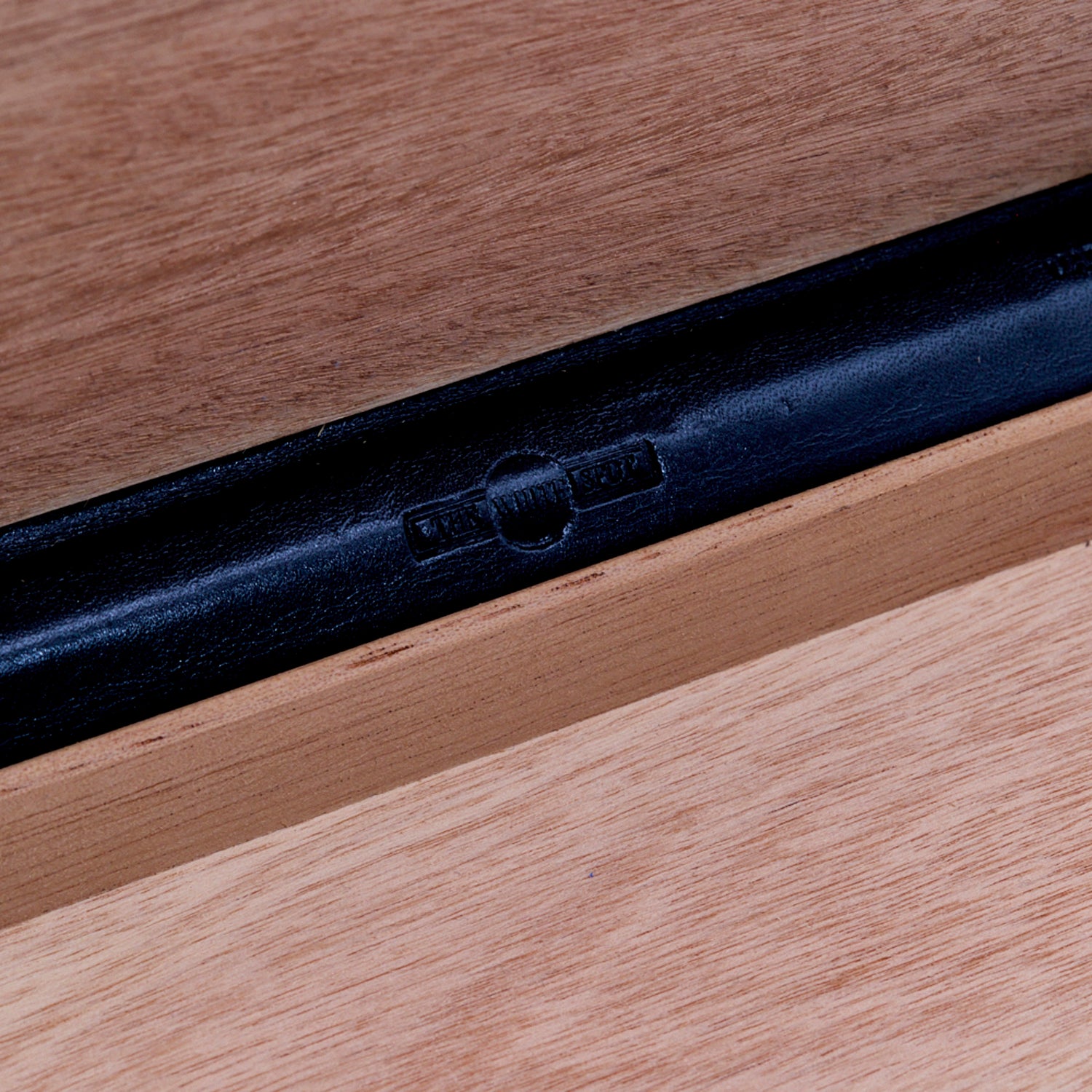 Dunhill Bulldog Black Travel Humidor (10 cigars)