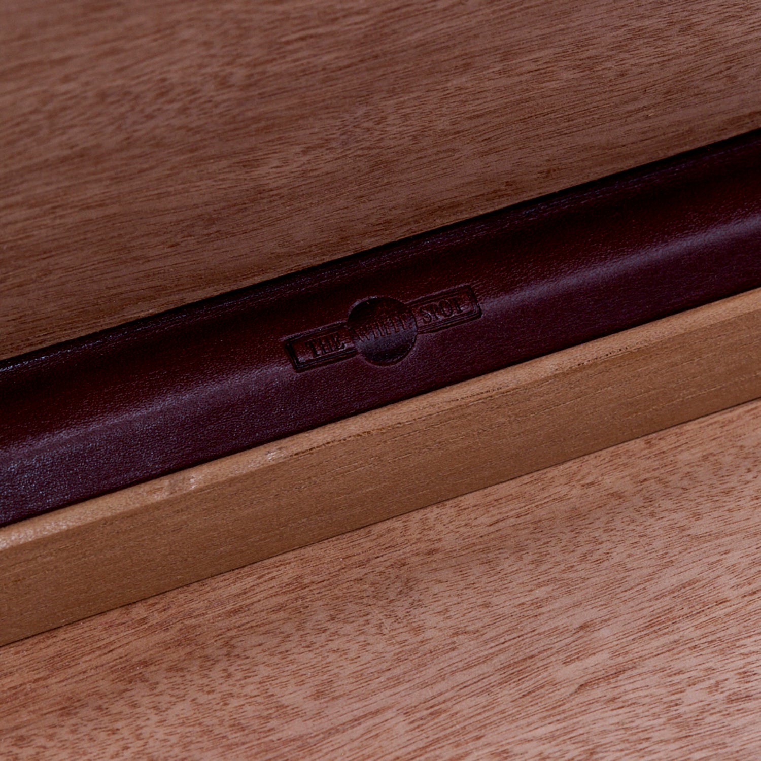 Dunhill Bulldog Brown Travel Humidor (10 cigars) | KirbyAllison.com