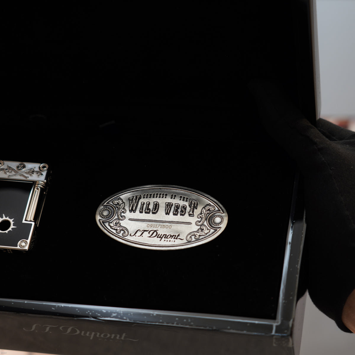 Vintage 2017 S.T. Dupont Ligne 2 Large “Conquest of the Wild West” Limited Edition Platinum & Black Chinese Lacquer Lighter – Full Set
