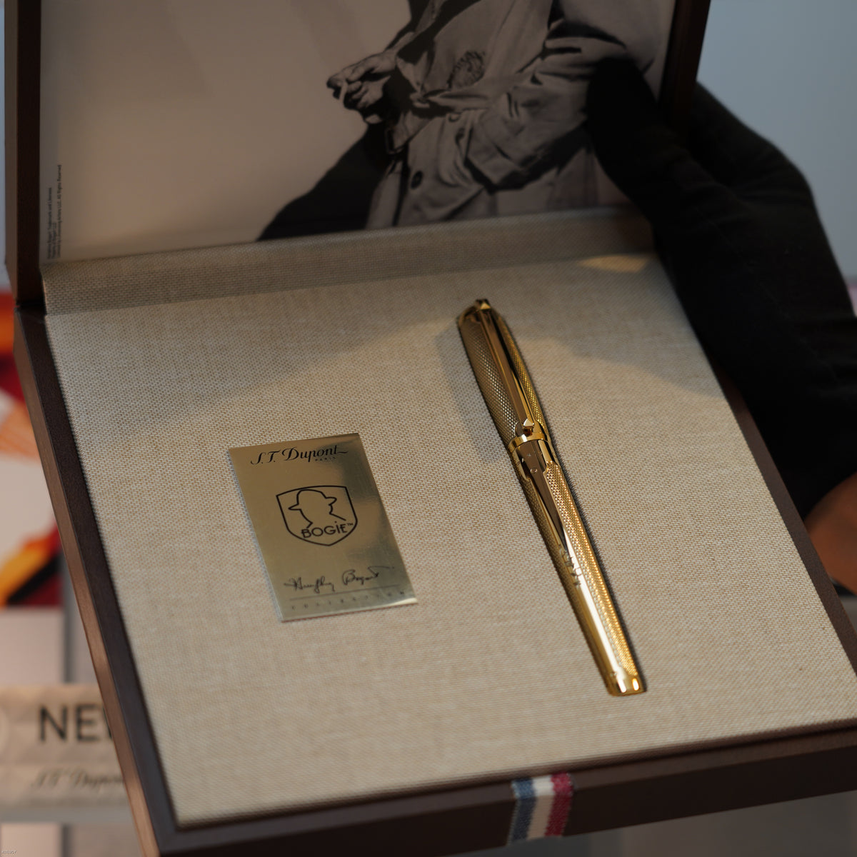 Vintage 2016 S.T. Dupont Humphrey Bogart Limited Edition Ligne 2 Large Gold Lighter & Fountain Pen Set – Mint Full Set
