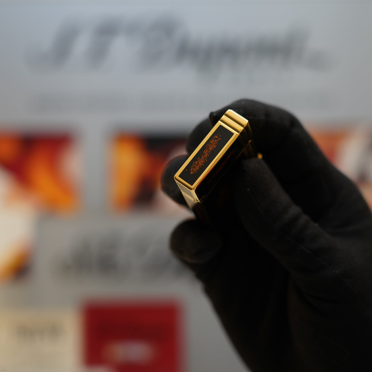 Vintage January 1994 S.T. Dupont Gatsby Ligne 2 Black Lacquer Gold Powder 24K Gold Finish Lighter – Mint Full Set