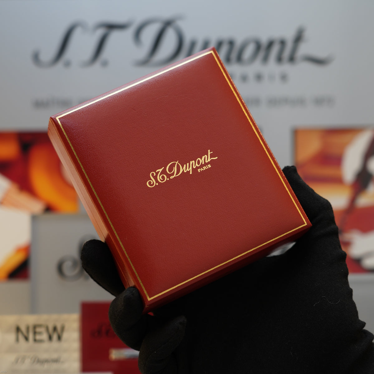 Vintage January 1994 S.T. Dupont Gatsby Ligne 2 Black Lacquer Gold Powder 24K Gold Finish Lighter – Mint Full Set