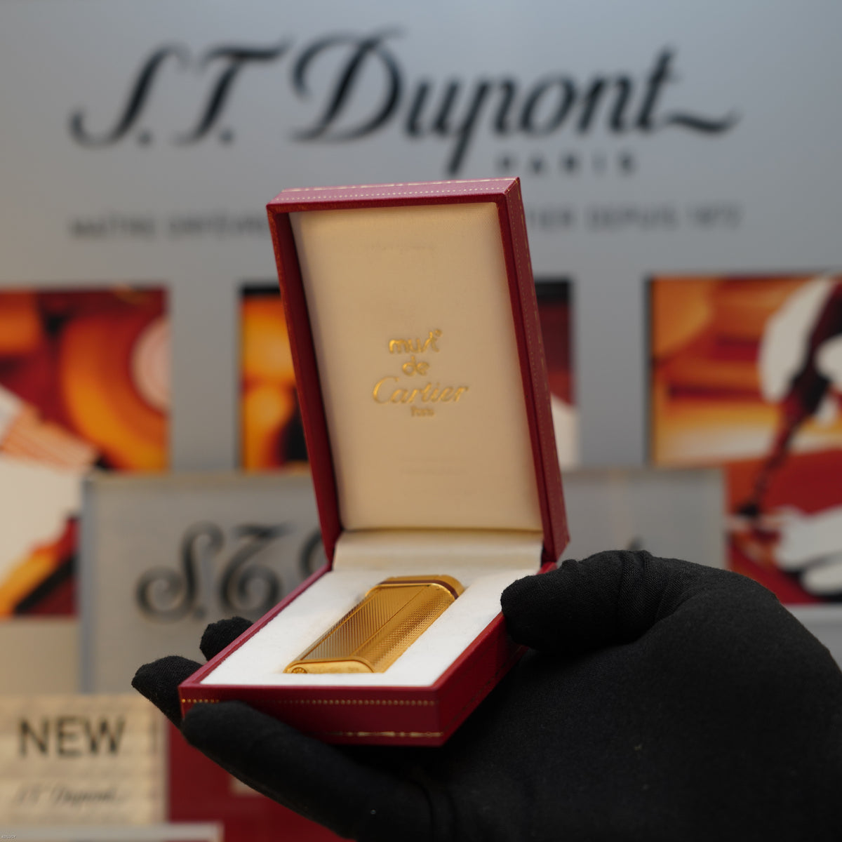 Vintage 1990 Cartier Les Must Plaqué Or G Heavy 24K Gold Finish Red Chinese Lacquer Guilloché Pattern Lighter – Mint Full Set