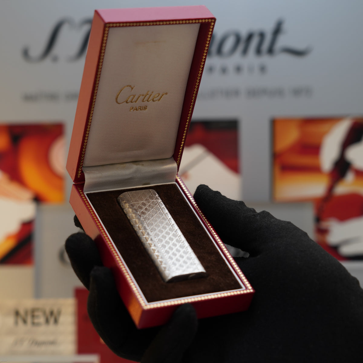 Vintage Early 1970s rare Cartier Les Must 30 Micron Silver Finish Guilloché Pattern Lighter – Mint Full Set